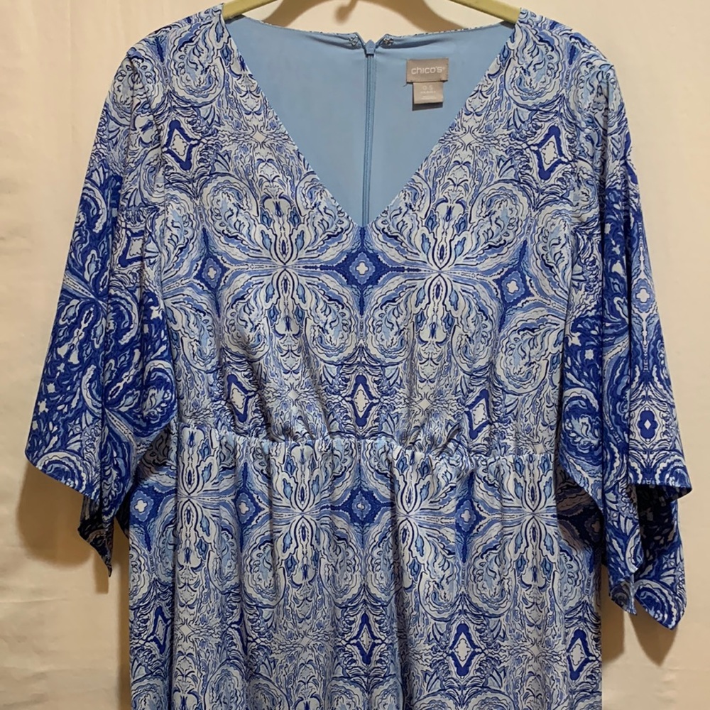 CHICOS DRESS BLUES/WHITE OPEN SPLIT FRONT:HANDKERCHIEF SLEEVES SZ 0•5 (small)